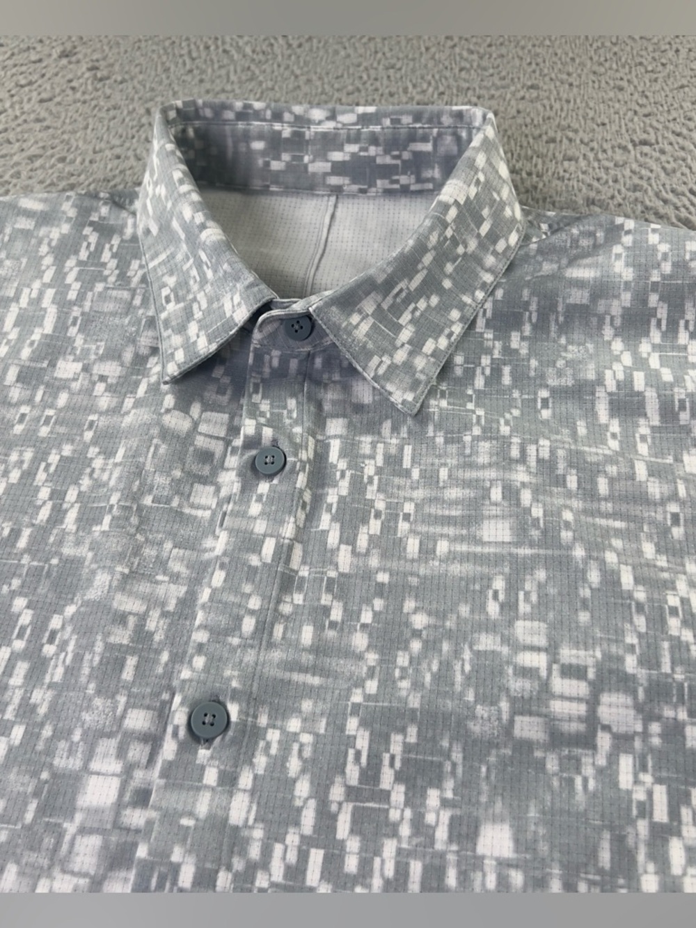 Lululemon Airing Easy Shirt Mens XL Gray Printed SS Button Preppy Athleisure